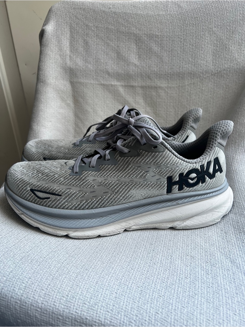 Hoka Men’s Light Gray Athletic Sneakers with Navy Logo